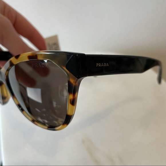 Prada cat eye tortoiseshell sunglasses - Picture 5 of 10